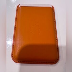 NWOT Apple Leather Folio Wallet Case with MagSafe for iPhone - Golden Brown